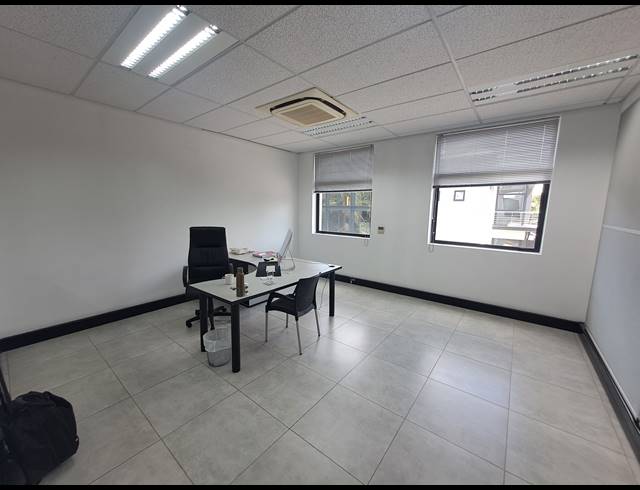 279M² OFFICE TO LET IN SANDHURST